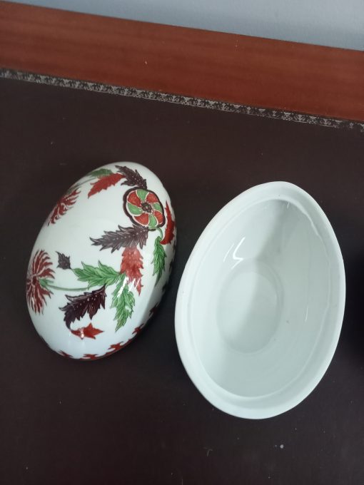  Pair of Graduating oval Lidded Dishes - Image 2