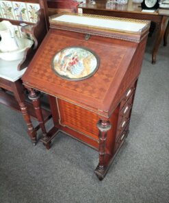 French Style Davenport