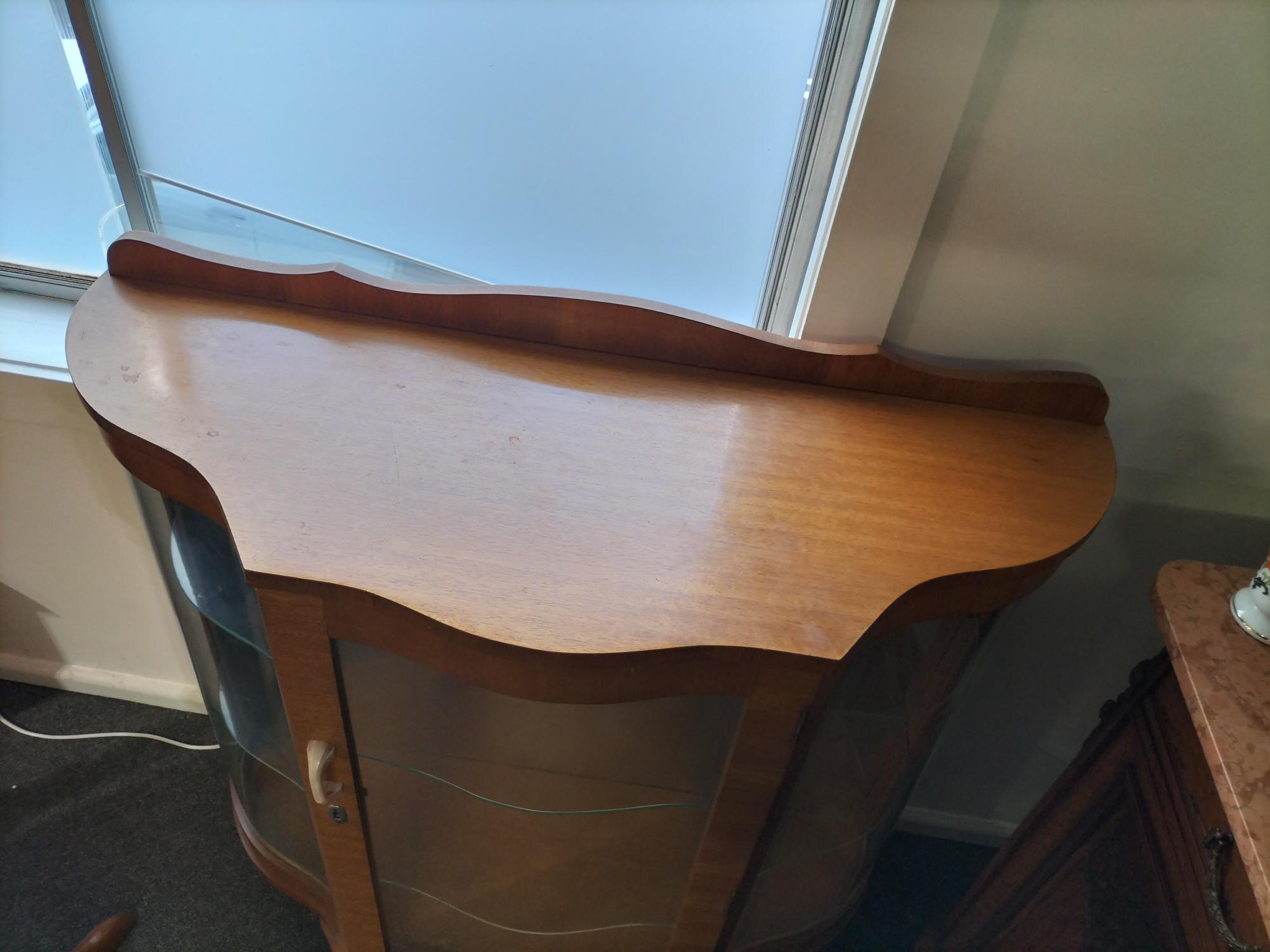 Curved Display Cabinet - Image 4